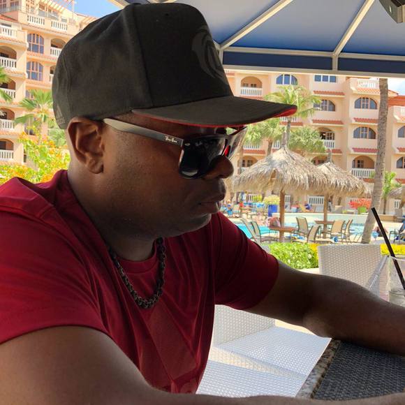 Meet your Posher, Julian - Picture 1 of 1